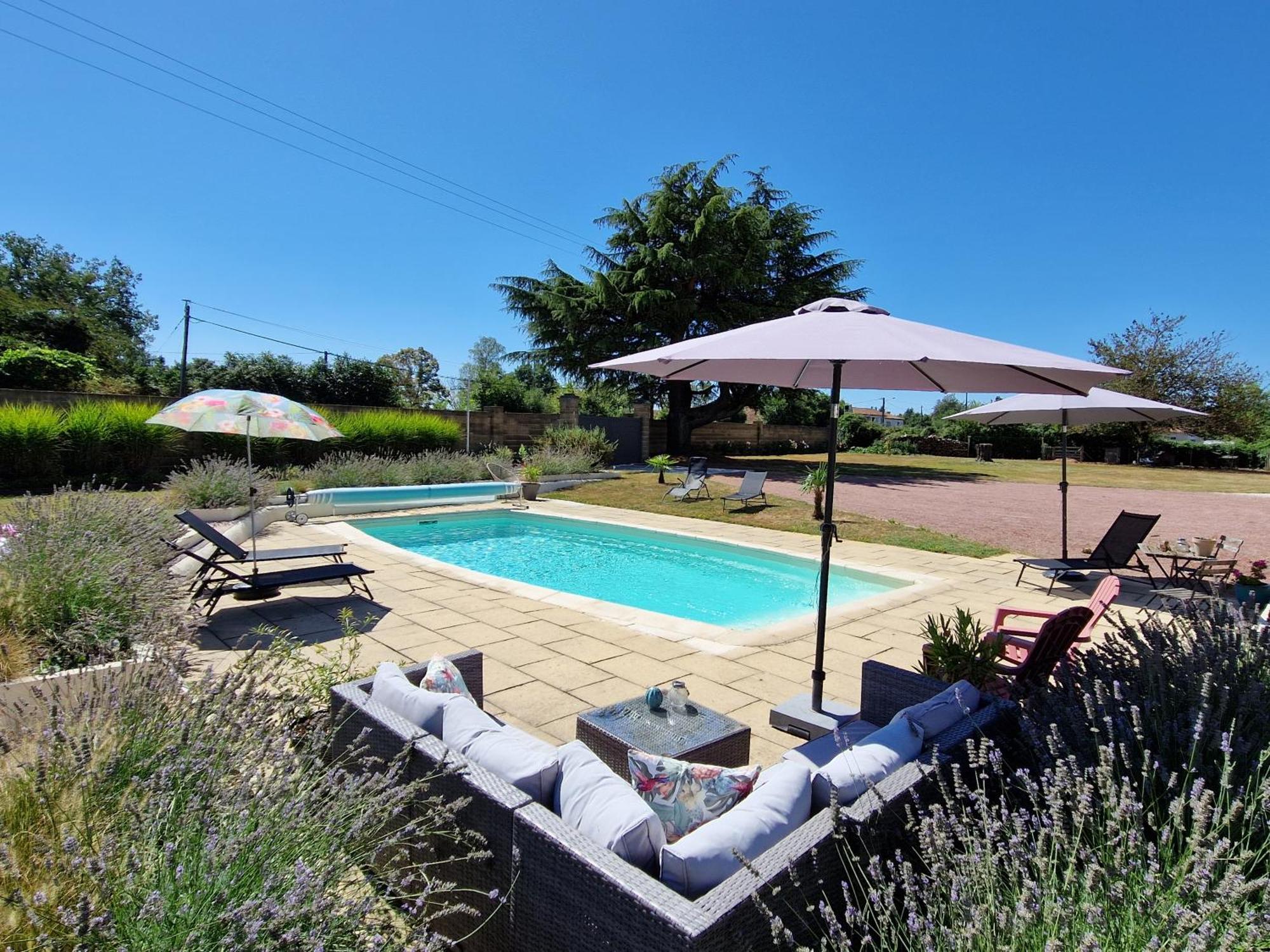 Suaux Les Quintanes B&B 외부 사진